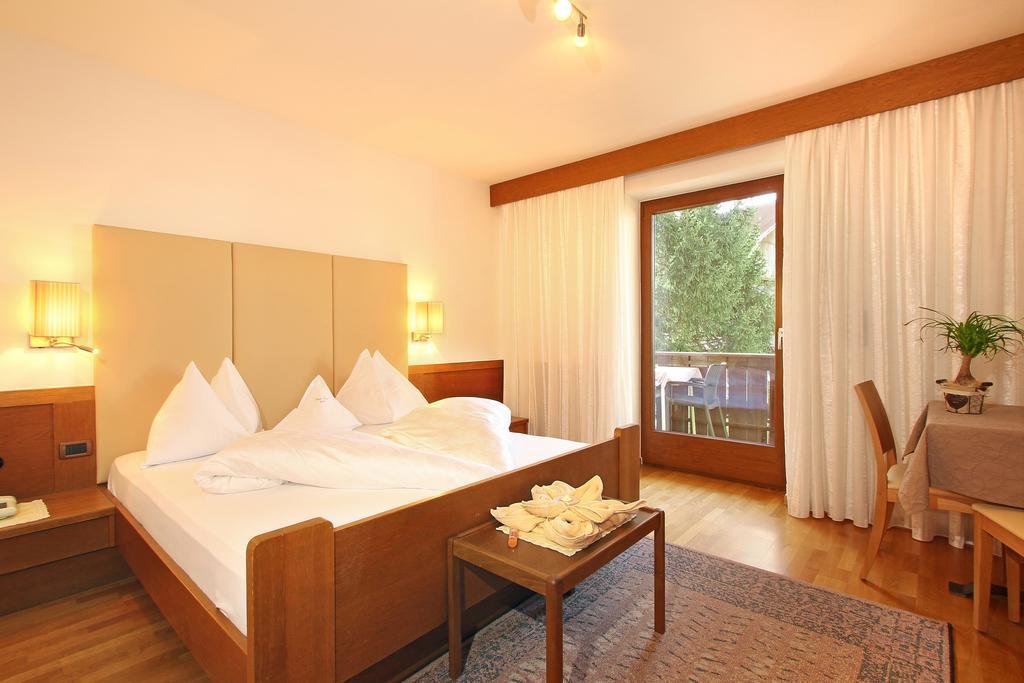 Hotel Garni Savoy Castelrotto Habitación foto